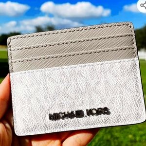 NWT MICHAEL KORS JET SET TRAVEL LG CARD HOLDER